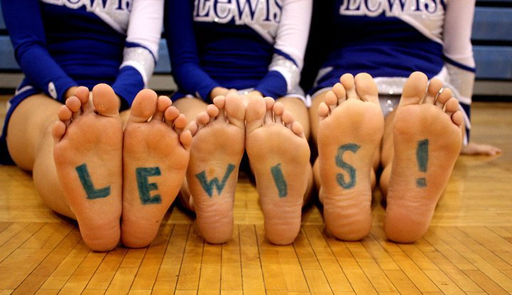 Erotic cheerleaders in their bare feet